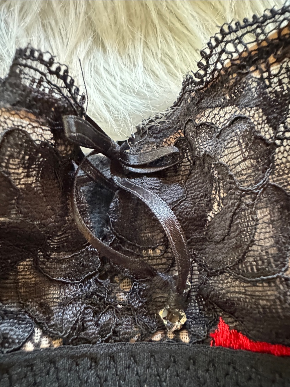 VS 2011 Seduction No Wire Bra in Red/Black Lace - Picture 4 of 6
